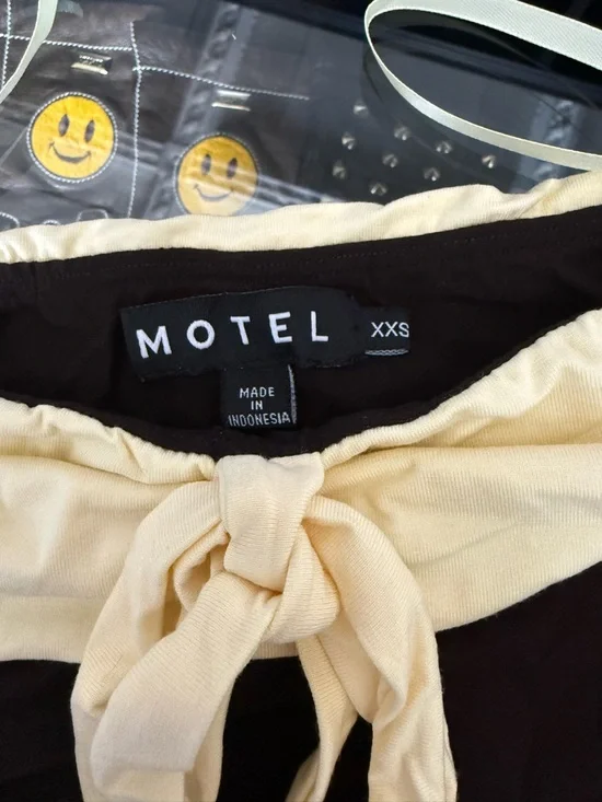 Motel Rocks Inrida Halterneck Top In Chocolate Brown And Lemon - Picture 6 of 7